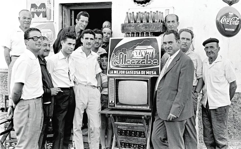 Refrescos para el verano: La llegada de las bebidas de cola en los años sesenta