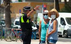 Intentan pinchar con un bolígrafo a los policías que les dijeron que se pusieran mascarilla en la barriada de Colmenarejo