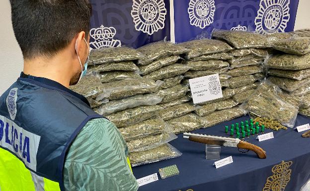 Desarticulan en Vélez-Málaga un grupo criminal que envasaba marihuana al vacío para su venta en el extranjero