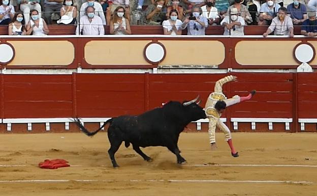 Enrique Ponce reaparecerá en Fuengirola tras su lesión en El Puerto de Santa María