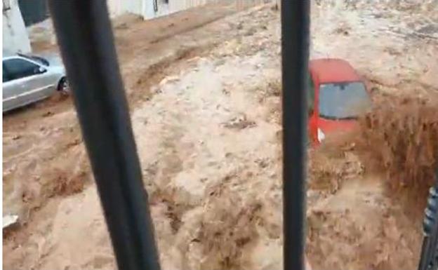Impresionante tromba de agua y granizo sobre Estepa