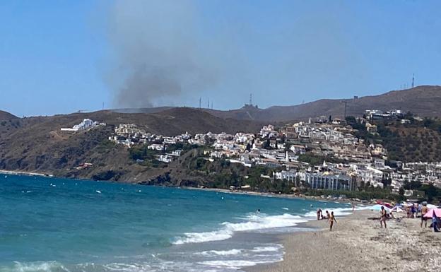 Extinguido el incendio forestal en el paraje de Calaceite en Torrox