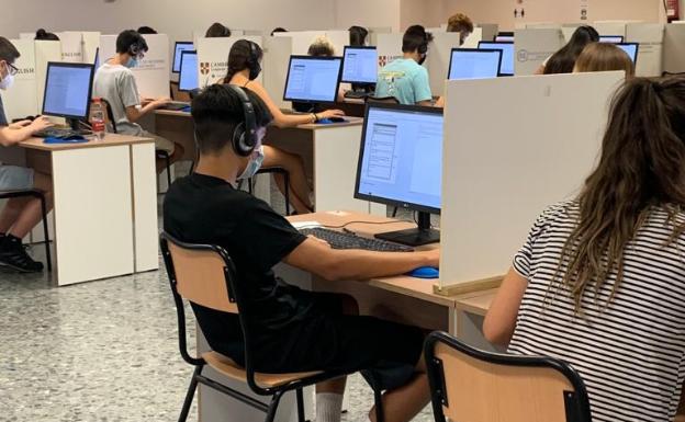 Convocan un examen extraordinario de inglés en Málaga por las oposiciones en Correos