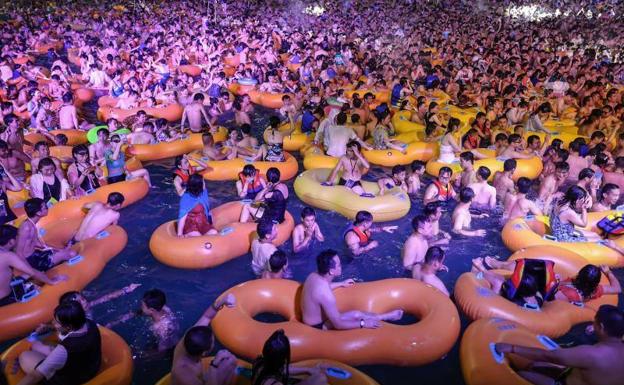 Las fotos de la multitudinaria y polémica fiesta en Wuhan, punto de inicio de la pandemia del coronavirus