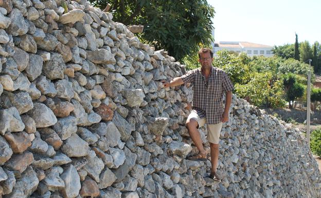 Adolfo Moyano, el historiador seducido por los balates y el pasado de Frigiliana