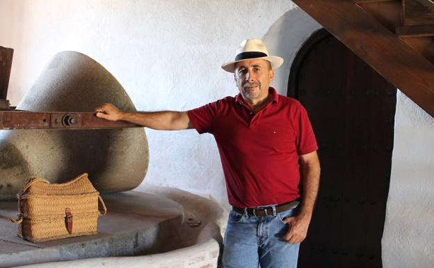Juan Cabello, el constructor que decidió hacer su propio 'oro líquido' en Casabermeja