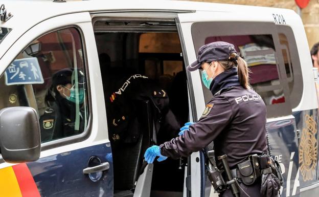 Dos detenidos por retener, agredir y amenazar al cliente de un prostíbulo en Antequera al negarse a pagar