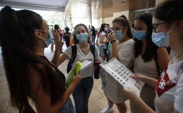 Estudiantes de ESO y Bachillerato vuelven a los institutos para los exámenes de septiembre