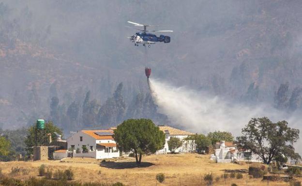 Al menos 2.400 personas evacuadas este domingo por el incendio de Huelva