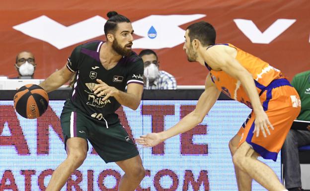 Un Unicaja muy pobre en defensa se descose ante el Valencia (75-90)