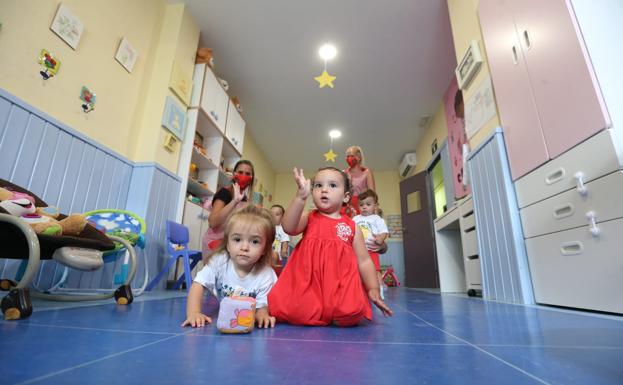 El miedo a la Covid se deja sentir en las guarderías de Málaga, que no se llenan en su primer día de apertura