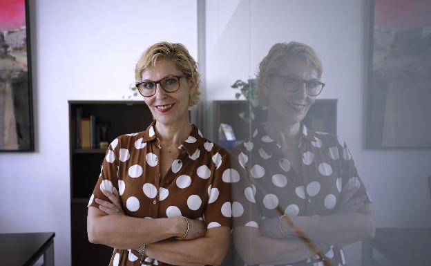 Beatriz Becerra: «Nadie te obliga a ser representante público: si lo eres, tiene que ser con el 'pack' completo»