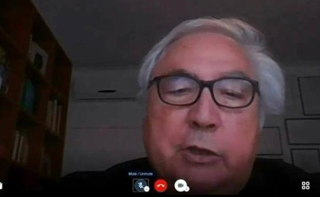 Manuel Castells, contra la «leyenda urbana» del ministro invisible