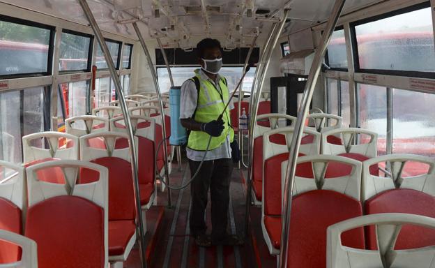 El contagio masivo en un autobús chino reafirma la tesis de que el coronavirus se transmita por el aire