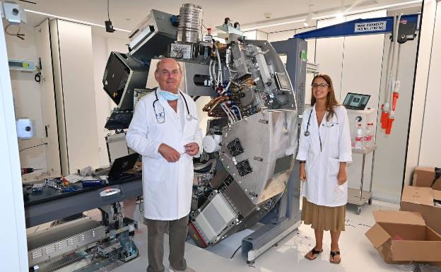 El hospital HC invierte más de tres millones en una máquina pionera para tratar tumores