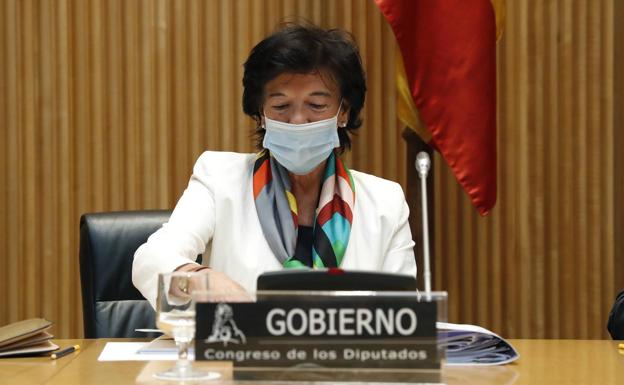 Celaá defiende que los colegios sean «los últimos en cerrar» en caso de que sea necesario por la evolución de la pandemia