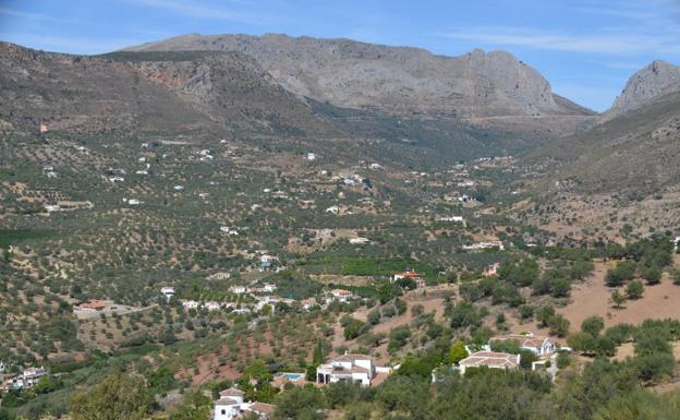 Alcaucín, Arenas y Frigiliana lideran el 'ranking' de piscinas por habitantes en Málaga