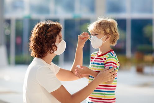 ¿Qué síntomas diferencian la COVID-19 de una gripe en los niños?