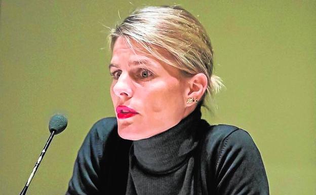 El Premio Alcántara reconoce la voz «moderna y viva» de Rocío Rojas-Marcos