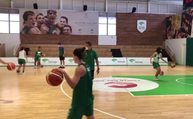 El Unicaja femenino ya se entrena casi al completo