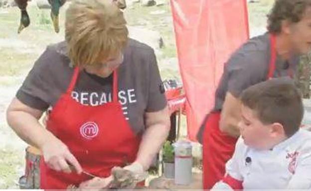 Un niño cocinero, a Celia Villalobos en 'MasterChef': «Quiero ser diputado para jugar al Candy Crush»