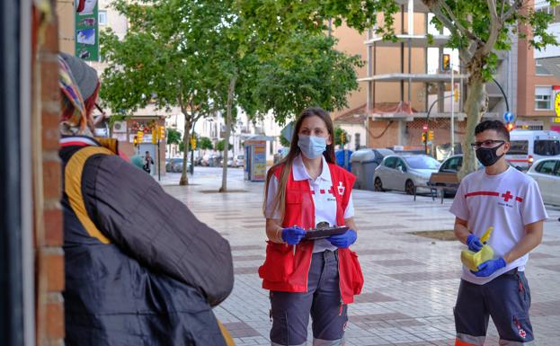 Más de 4.300 familias reciben en Málaga tarjetas para comprar productos básicos