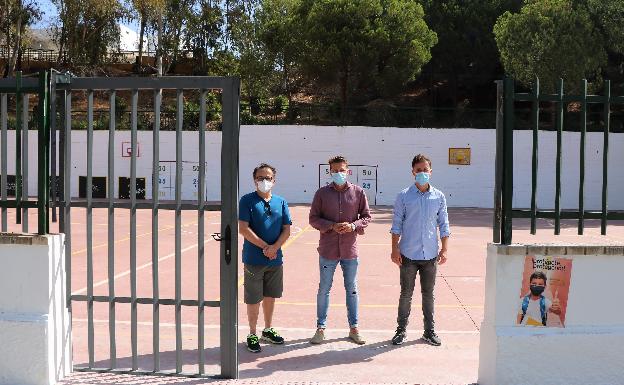 El Ayuntamiento de Torrox habilita un nuevo acceso al colegio Colina del Sol para evitar aglomeraciones