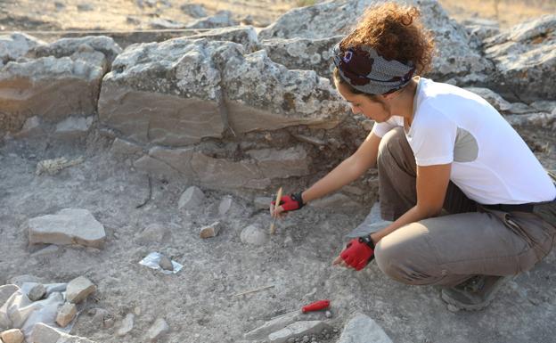 Hallan restos humanos en el primer dolmen de Antequera