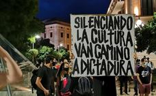 Así ha sido la protesta del mundo de la Cultura para pedir un rescate en Málaga