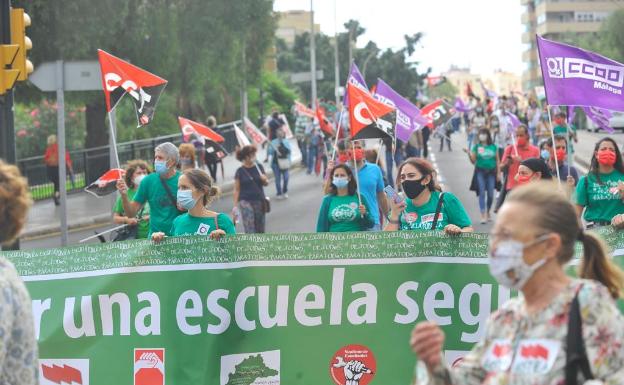 Un millar de personas se manifiesta para exigir más profesores y seguridad en los colegios