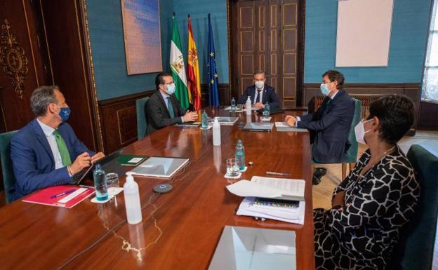 Andalucía lidera un frente de autonomías del PP que exige participar en el reparto de los fondos europeos