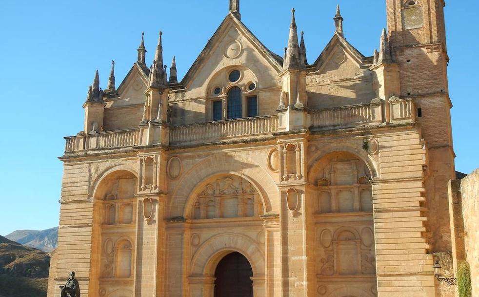 Las otras 'catedrales' de Málaga: Las iglesias del interior que más impresionan