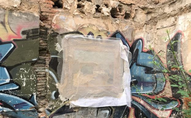 Denuncian el intento de robo de un mural del artista malagueño Julio Anaya