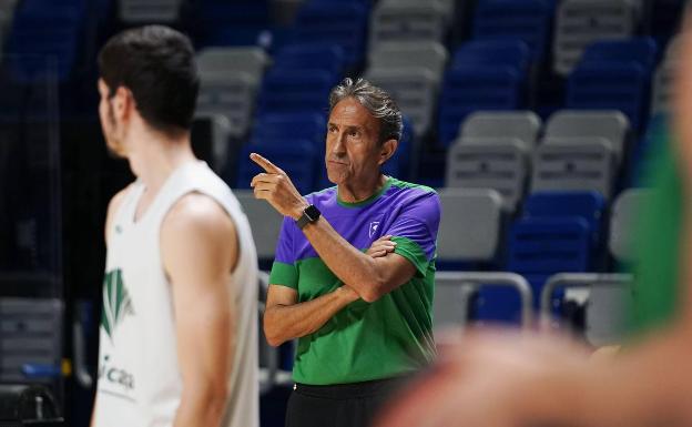 El Unicaja viaja a Badalona con todos sus jugadores tras dar negativo en los test