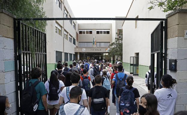 La formación semipresencial manda a casa a miles de alumnos de ESO y Bachillerato durante medio curso