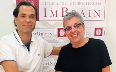 El jefe de neurología de Quirónsalud Málaga avala la canción 'Alzhéimer' del cantautor Pedro Guerra