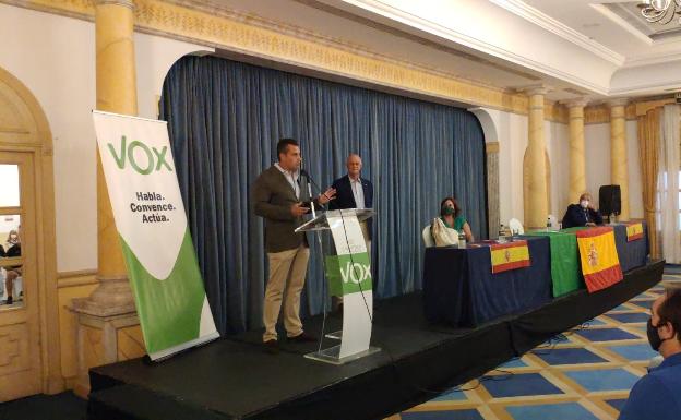 Vox impide la reunión de afiliados en plenas primarias para elegir a su nuevo presidente en Málaga