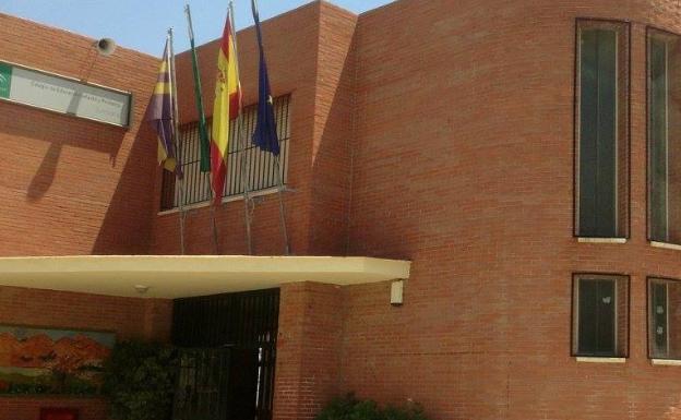 Confinan a una clase de Primaria del colegio Zambrana de Alhaurín de la Torre tras el positivo de un alumno