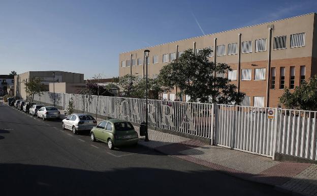 Un centenar de alumnos del Manuel Carra, afectados por la falta de al menos cinco profesores