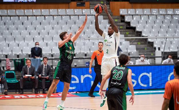 Los pívots del Unicaja siguen en el disparadero