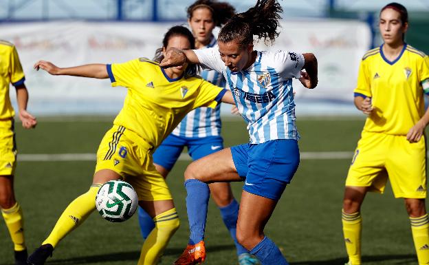 El Málaga abusa de un Cádiz sin opciones y firma una decena de goles (10-0)