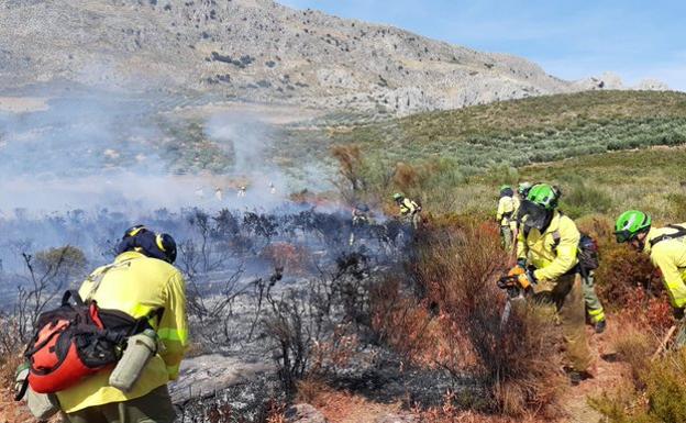 Estabilizado el incendio forestal declarado en Periana al mediodía