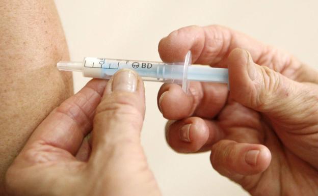 La Junta incluye al profesorado en los grupos de riesgo de la gripe y vacunará a sus 134.000 profesionales