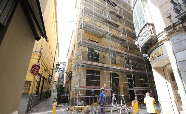 Arranca la obra para un edificio de apartamentos con fachada vanguardista en el Centro de Málaga