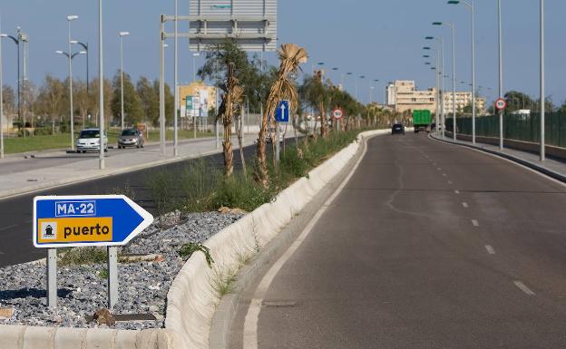 Vecinos de Parque Litoral critican el difícil acceso a la pasarela del Guadalhorce