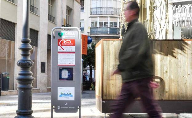 Málaga ampliará su red de desfibriladores en equipamientos públicos y en las calles de mayor afluencia