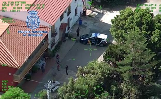 Detienen a tres miembros de una familia que se dedicaba al cultivo de marihuana en una finca de Málaga