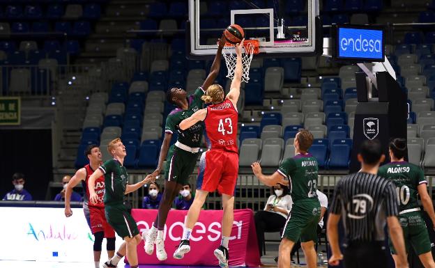 El Unicaja firma un partido calamitoso ante el Manresa