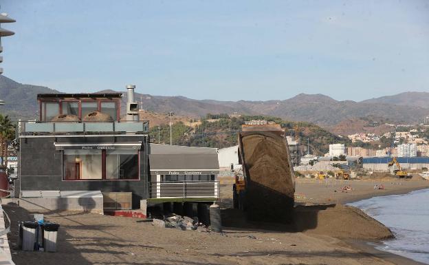 El Puerto de Málaga inicia la última fase de aporte de arena a la playa de San Andrés