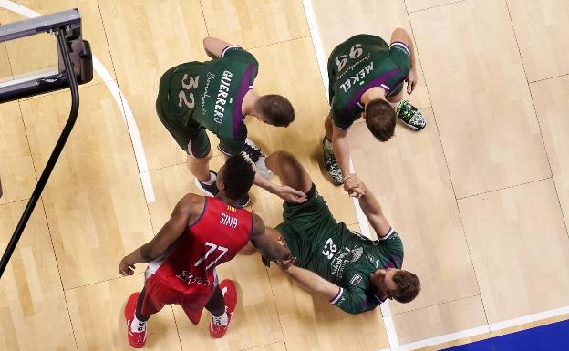 El Unicaja se da una semana de margen para tomar decisiones, a la espera de que el equipo reaccione